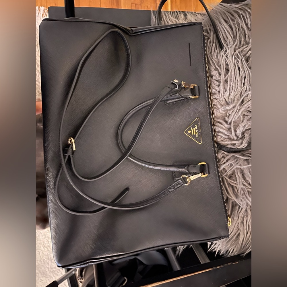Black Large Prada Galleria Saffiano leather bag